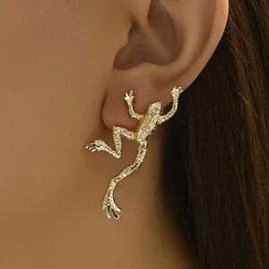 🐸 Betsey Johnson sparkling gold frog earrings 🐸